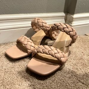 Braided sandals with small heel